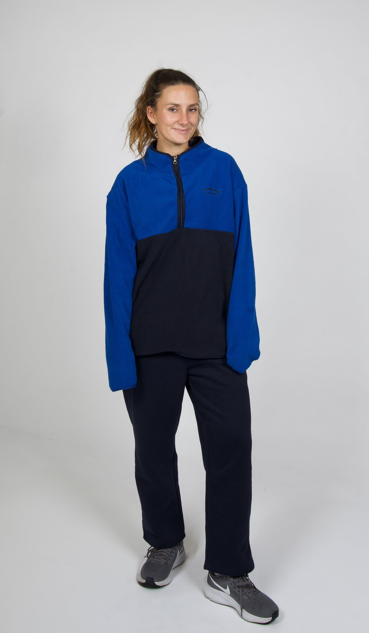 Cascade Horizon Half-Zip Fleece in Skyline Blend — full outfit on model